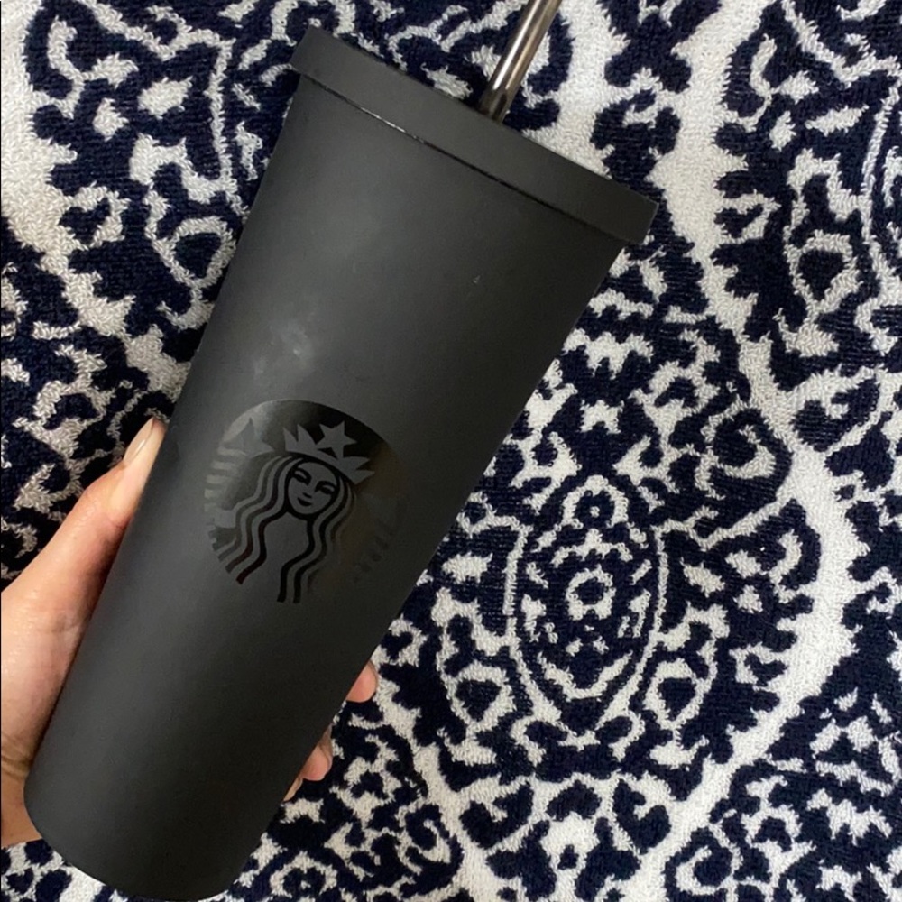 *SOLD*Venti Matte Black Tumbler